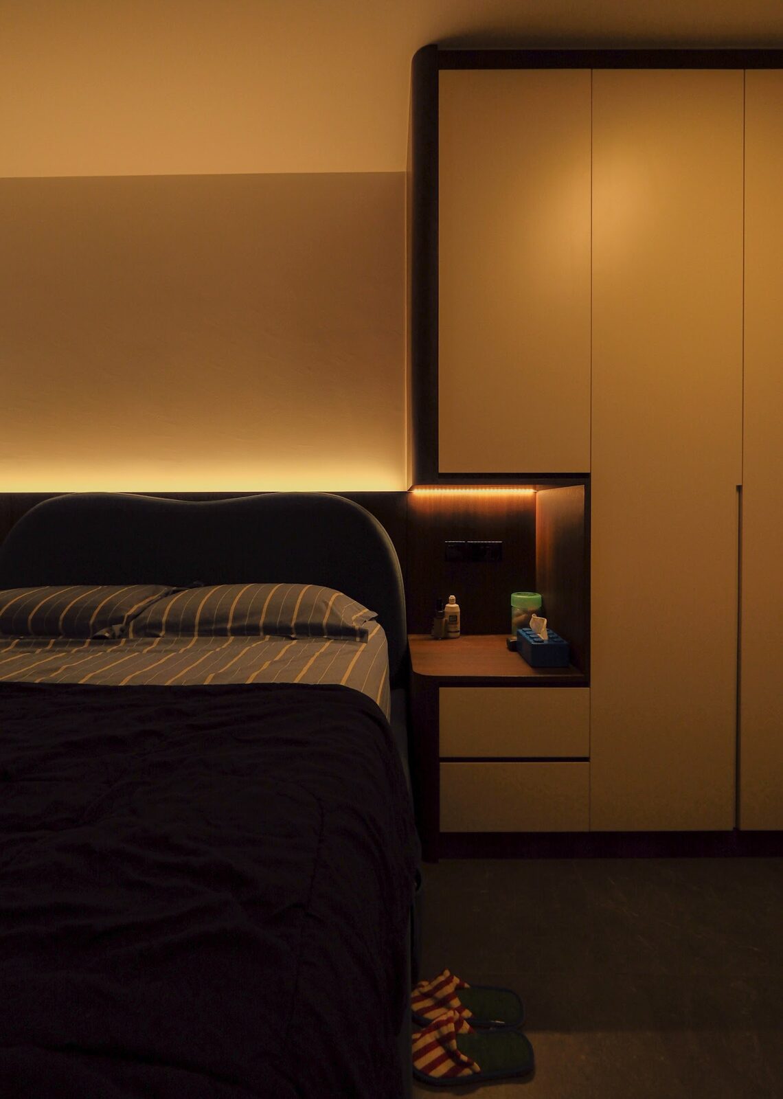 Cove-lit bedside niche, 380B Canberra by Aura Design & Co.