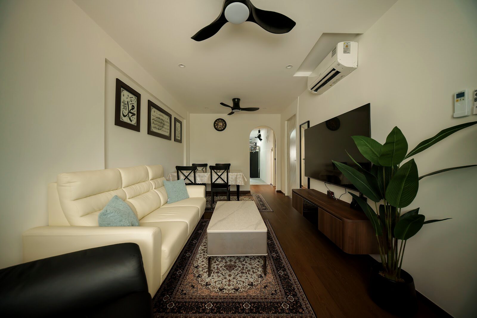 Living and dining, 214 Jurong East St 21 by Aura Design & Co.