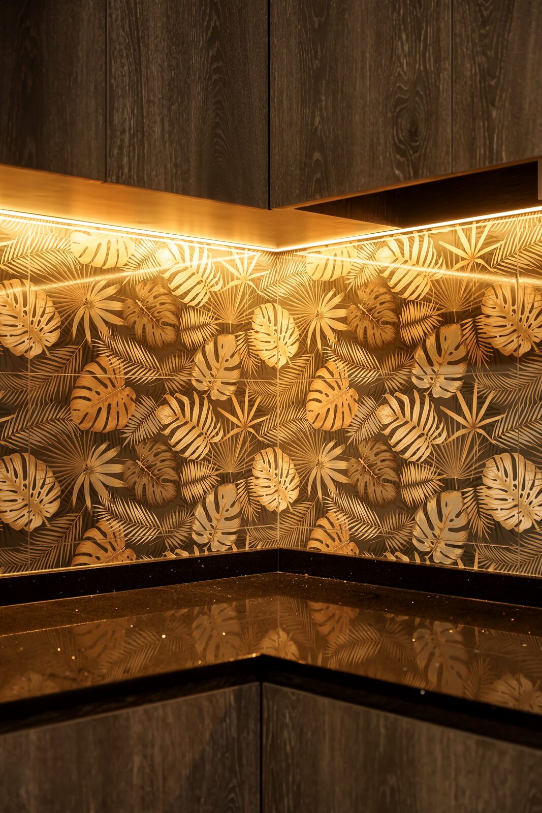 Gold leaf tile under cove light, 214 Jurong East St 21 by Aura Design & Co.