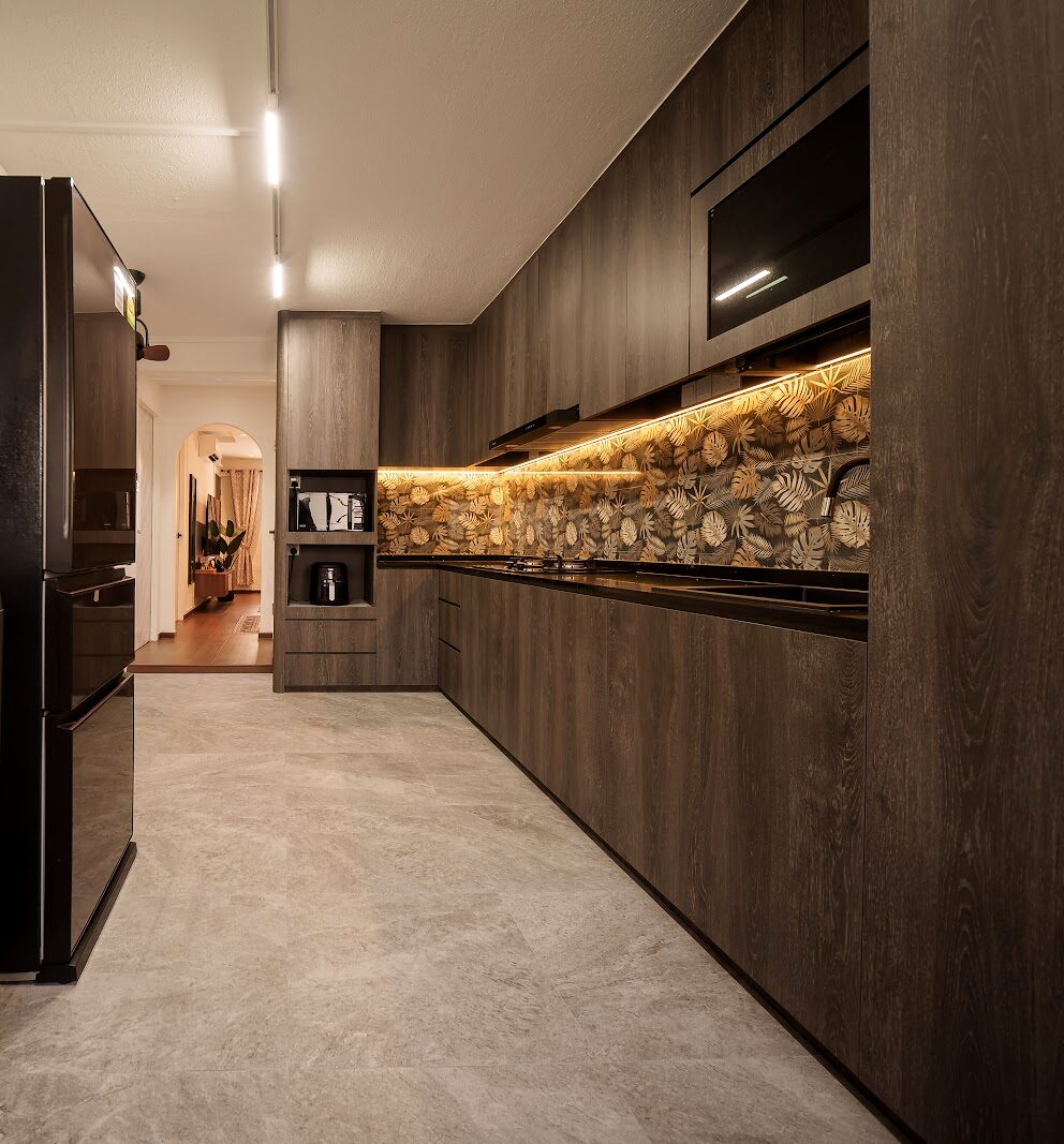 Smoked-oak galley kitchen, 214 Jurong East St 21 by Aura Design & Co.