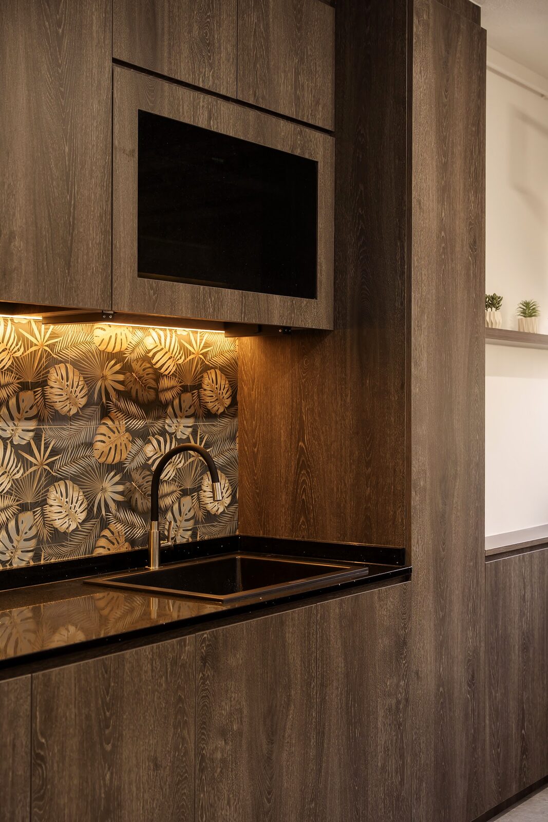 Sink bay in black quartz, 214 Jurong East St 21 by Aura Design & Co.